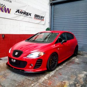 red-seat-leon-cupra-stage-two-in-front-of-shutter