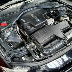 320i-black-engine-bay