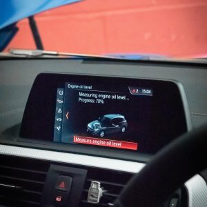 blue-bmw-125i-measuring-oil-level